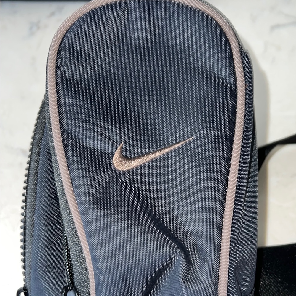 Nike Sportswear Essentials Crossbody Bag